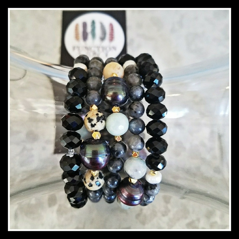 Pearl w/ Lavrakite, Labradorite & Faceted Crystals - Picture 2 of 6